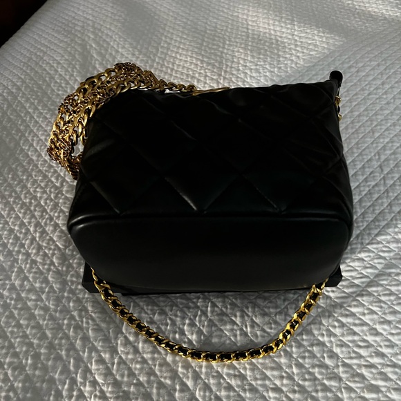 VIP! Chanel Black Quilted Shoulder Bag with Gold Chain. New. - Picture 5 of 5